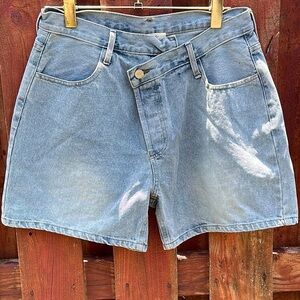 et clet Asymmetrical Criss Cross Waist Denim Shorts Light Wash Blue Women's XL